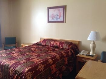Town And Country Motor Hotel YYC Exteriör bild